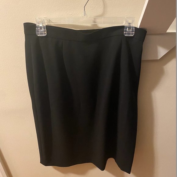 Black business casual/formal skirt - Picture 2 of 3